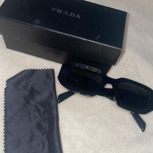 Prada Sunglasses SPR17WF so cute but too small for me :(